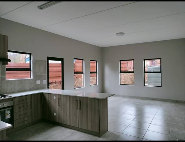 4 BEDROOM FREEHOLD FOR SALE IN DIE HEUWEL